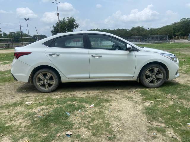 https://images10.gaadi.com/usedcar_image/4624086/original/a8a85a8409ef71fcef419d08a14734c2.jpg?imwidth=6401