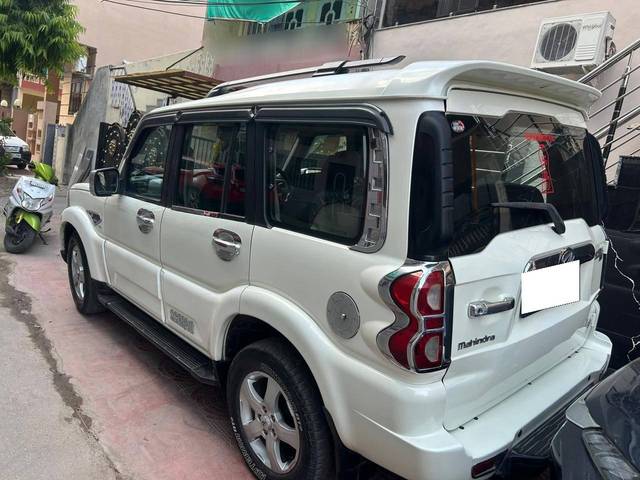 https://images10.gaadi.com/usedcar_image/4624087/original/processed_a7431b136ec7c45f73853eb6059ed984.jpg?imwidth=6401