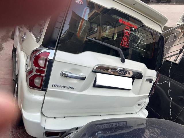 https://images10.gaadi.com/usedcar_image/4624087/original/processed_f47aeb03054df7ad14f6859e9c979985.jpg?imwidth=6402