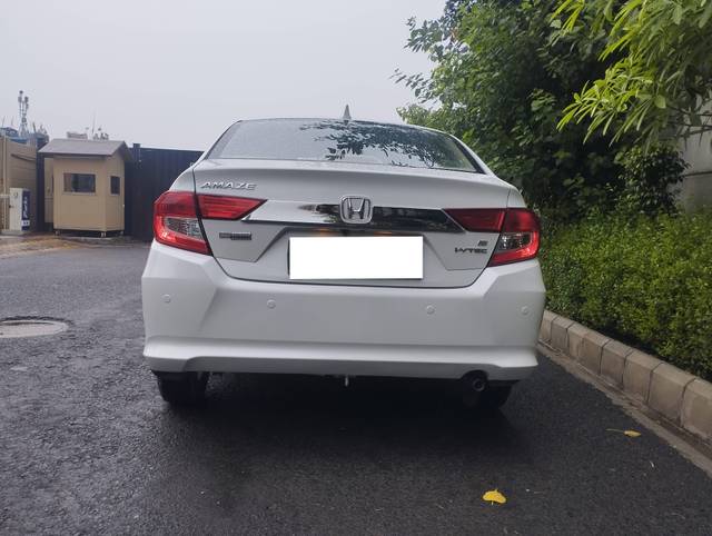 https://images10.gaadi.com/usedcar_image/4624088/original/processed_bc303079f8a4c31ed839534718cb92a0.jpg?imwidth=6401