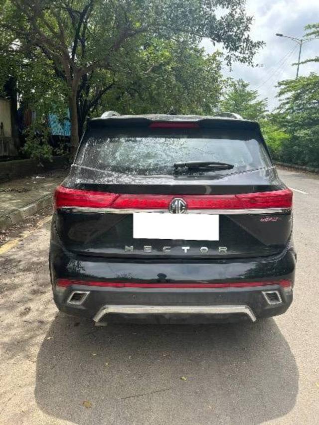 https://images10.gaadi.com/usedcar_image/4624168/original/processed_4108add1-fc5c-4b92-bfec-0476149bafff.jpeg?imwidth=6400