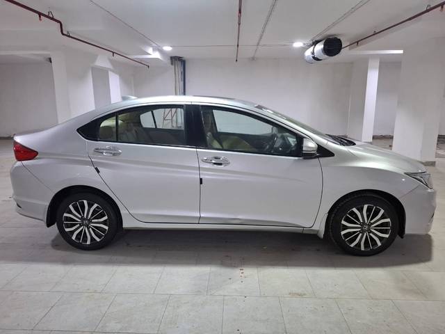https://images10.gaadi.com/usedcar_image/4624178/original/b27bae2ca2c9ad3c58a86feb2936cc08.jpg?imwidth=6401