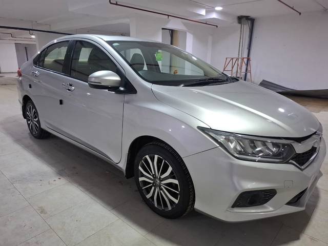 https://images10.gaadi.com/usedcar_image/4624178/original/ba90772d5dcf48025718d4e576466343.jpg?imwidth=6400