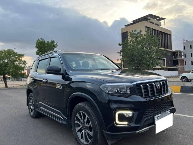 https://images10.gaadi.com/usedcar_image/4624201/original/processed_4e8e5b297c221b5cd0a6a10bc3457ddf.jpg?imwidth=6400