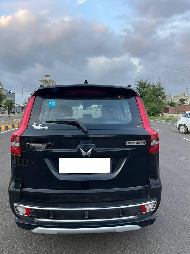 https://images10.gaadi.com/usedcar_image/4624201/original/processed_9c4dddbac2d64304ca107489e141acb0.jpg?imwidth=6402