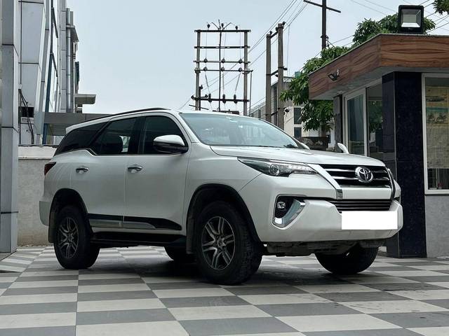 https://images10.gaadi.com/usedcar_image/4624205/original/processed_4f8be101da6391c500e4929beff283f5.jpg?imwidth=6400