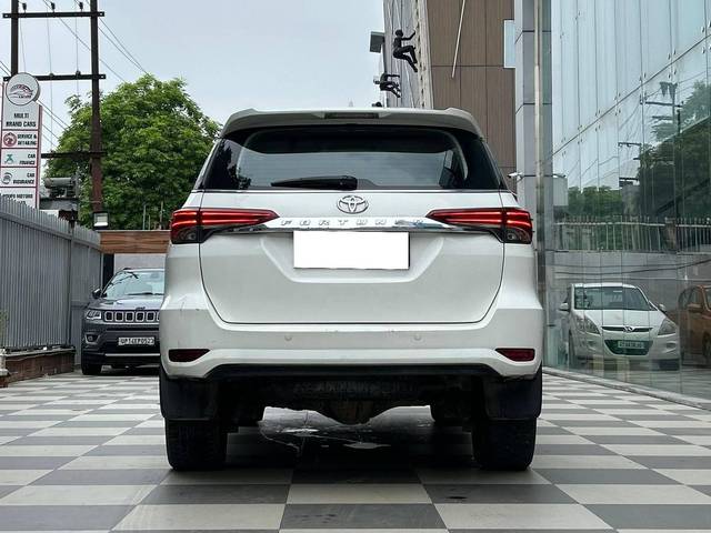 https://images10.gaadi.com/usedcar_image/4624205/original/processed_7d2120cc9acb26512d997946e9ad4724.jpg?imwidth=6401