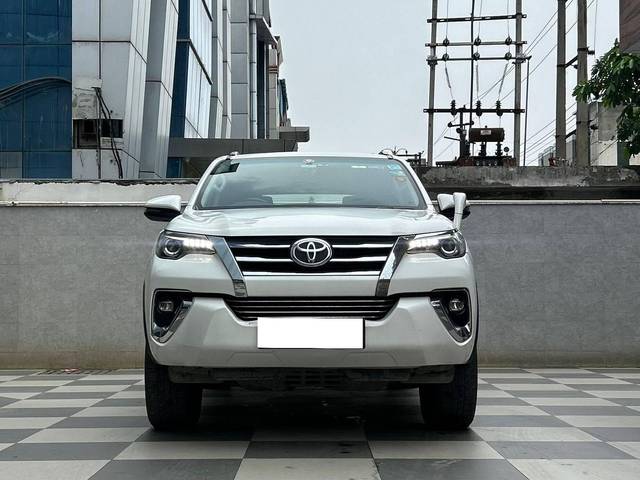 https://images10.gaadi.com/usedcar_image/4624205/original/processed_e1ae97a4a8b48dcd1c9d6d421473429f.jpg?imwidth=6402