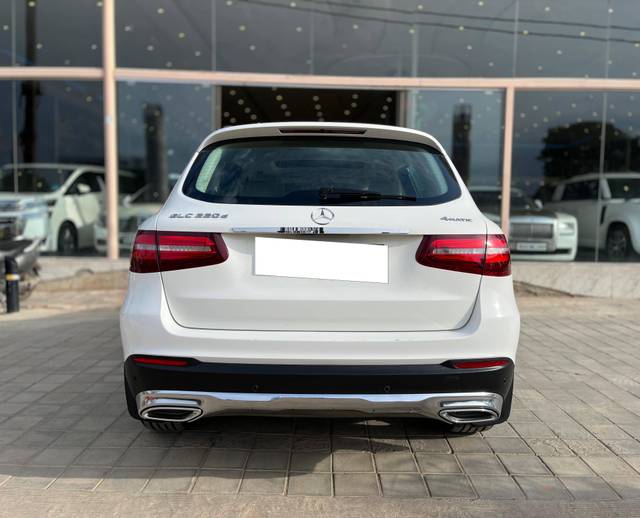 https://images10.gaadi.com/usedcar_image/4624217/original/processed_de37fe865e8532343fcba45f17053d64.jpg?imwidth=6402