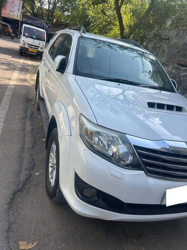 https://images10.gaadi.com/usedcar_image/4624236/original/processed_31b99fbc37d5956bafb4644c2f65d3dc.jpg?imwidth=6400
