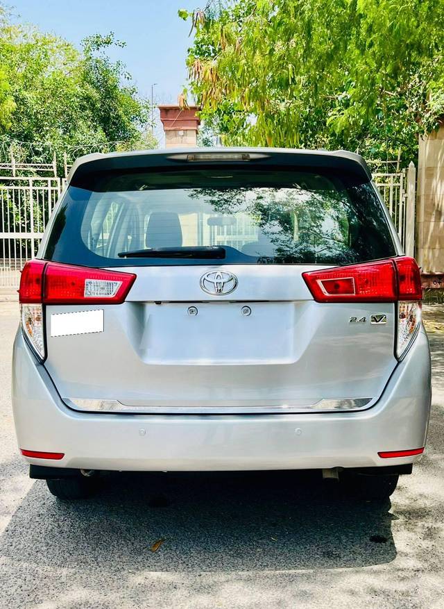 https://images10.gaadi.com/usedcar_image/4624298/original/processed_162ce86d0334bf3981b014c191dfdc74.jpg?imwidth=6402