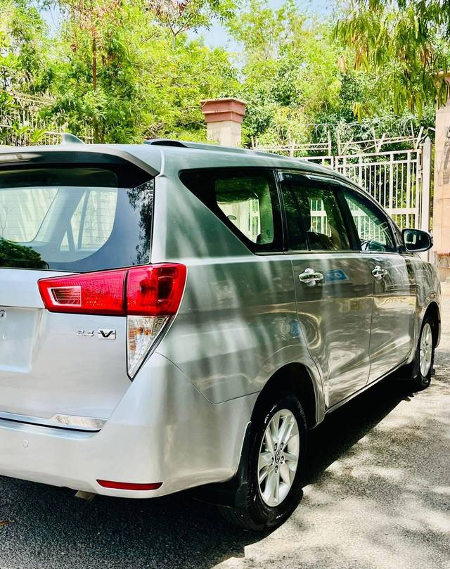 https://images10.gaadi.com/usedcar_image/4624298/original/processed_3d2483dc188e61e047d32b5d541b909e.jpg?imwidth=6401