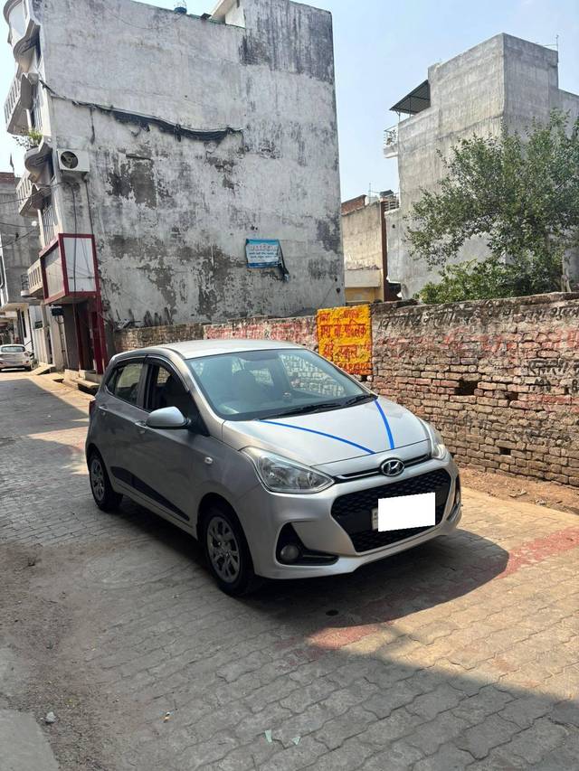 https://images10.gaadi.com/usedcar_image/4624335/original/processed_14942a8b-4c90-42ab-b82a-a0e0190b386c.jpg?imwidth=6400