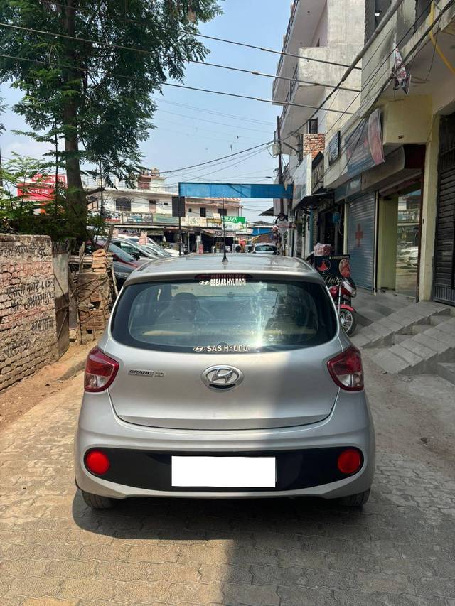 https://images10.gaadi.com/usedcar_image/4624335/original/processed_a77295ef-0517-41dd-8420-8d0494178b2a.jpg?imwidth=6401