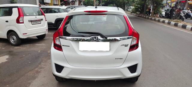 https://images10.gaadi.com/usedcar_image/4624338/original/processed_d920afe5932aa04580c3bc684b4523d2.jpg?imwidth=6401