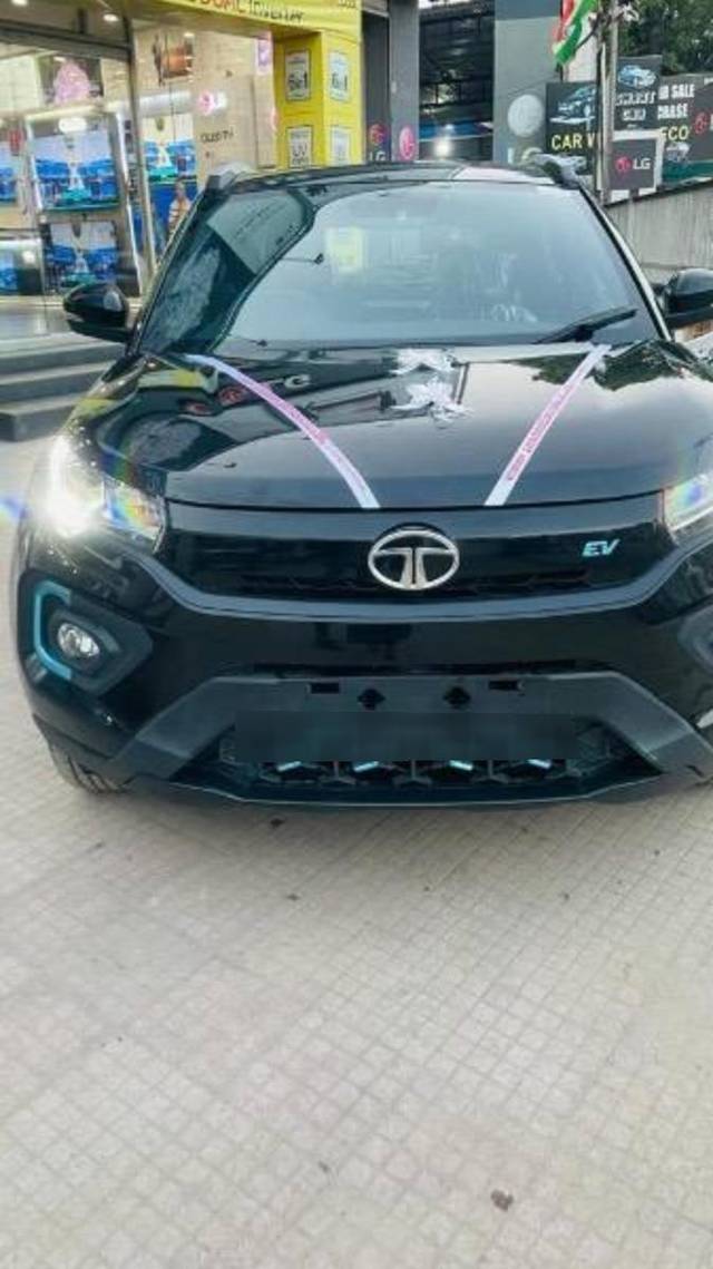 https://images10.gaadi.com/usedcar_image/4624349/original/processed_5f849f50-a848-4d73-aade-1b5bec426728.jpeg?imwidth=6402