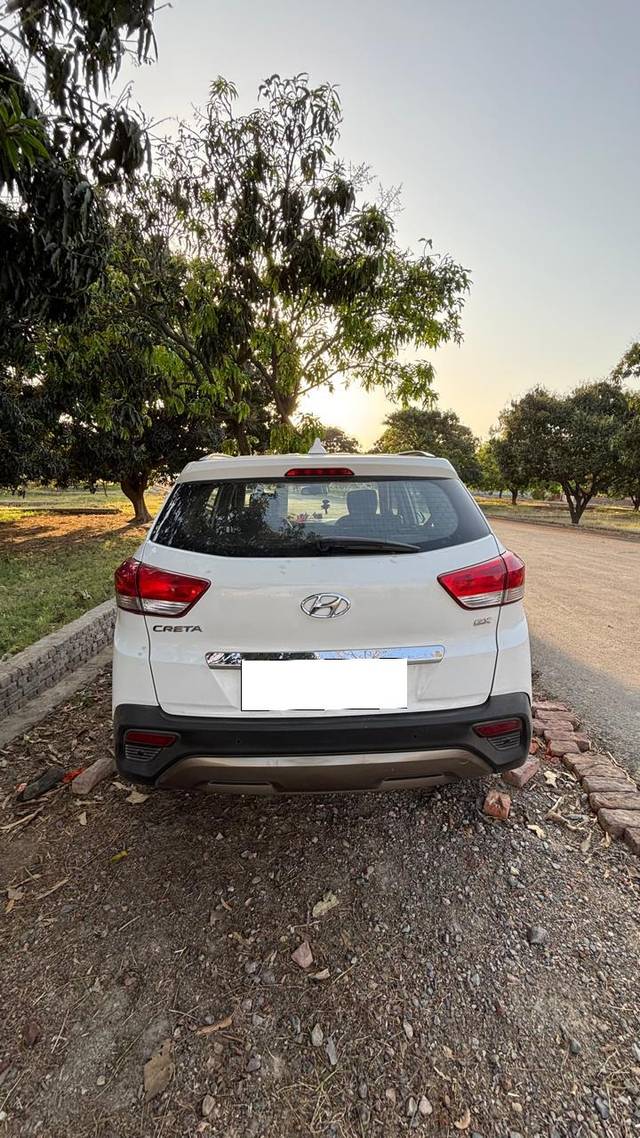 https://images10.gaadi.com/usedcar_image/4624351/original/processed_d276a76ace16cb57d742e714f132b0de.jpg?imwidth=6402