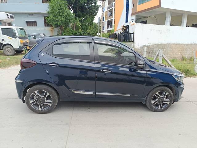 https://images10.gaadi.com/usedcar_image/4624353/original/fa592785ab9c2c8d09ac8e650ead12a0.jpg?imwidth=6401