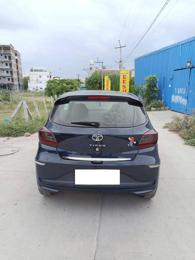 https://images10.gaadi.com/usedcar_image/4624353/original/processed_c26a7b92165b752a6d1f34a19ea09358.jpg?imwidth=6402