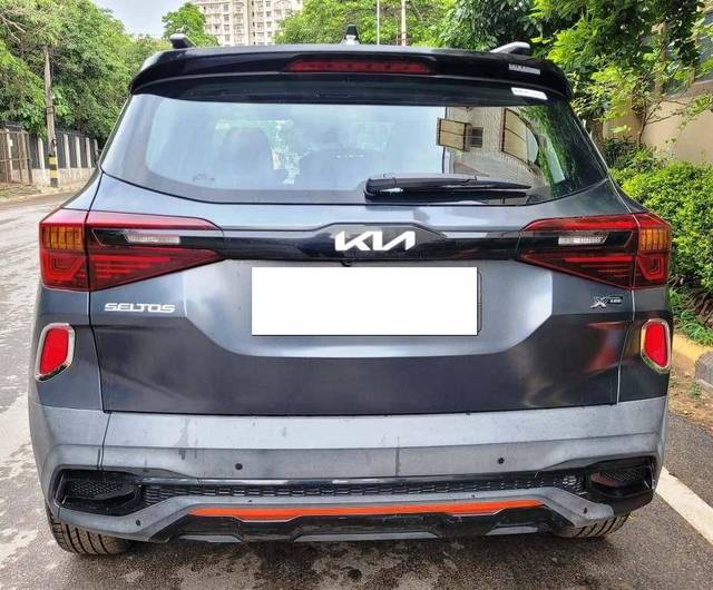 https://images10.gaadi.com/usedcar_image/4624356/original/processed_8f3b5110180b53615b2478b01fddf5c0.jpg?imwidth=6402