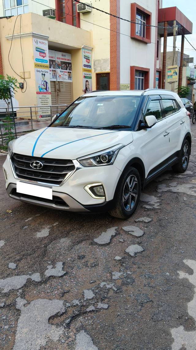 https://images10.gaadi.com/usedcar_image/4624359/original/processed_999204d8-3468-430c-bc5a-98fd776c25af.jpg?imwidth=6402