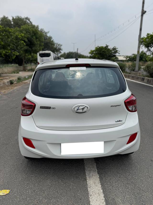https://images10.gaadi.com/usedcar_image/4624360/original/processed_224120808e091ad447cf11fc6d33b54e.jpg?imwidth=6402