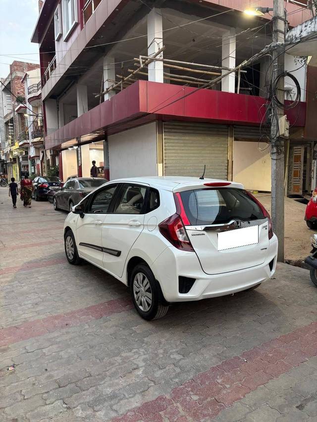 https://images10.gaadi.com/usedcar_image/4624367/original/processed_189debc5-f212-4ec1-8c5a-452cb7162b3c.jpg?imwidth=6402
