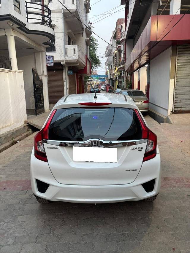 https://images10.gaadi.com/usedcar_image/4624367/original/processed_6cb63fe0-36ca-4f84-ac00-f75b15715efa.jpg?imwidth=6401