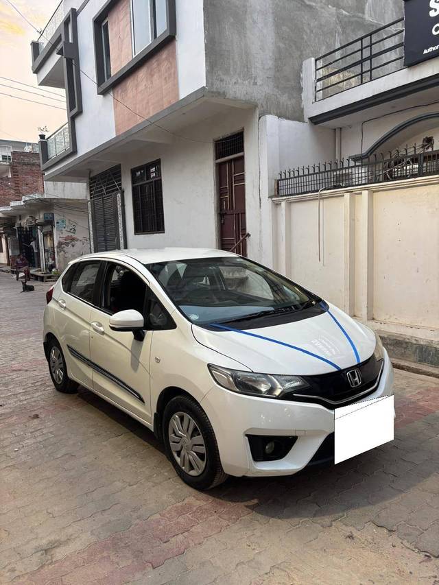 https://images10.gaadi.com/usedcar_image/4624367/original/processed_94733308-aea8-41c9-960d-5a43b9164fa2.jpg?imwidth=6400
