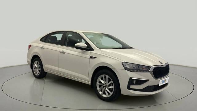 https://images10.gaadi.com/usedcar_image/4624375/original/10f16efaa76b63be5f6d2ae2d2f65273.jpg?imwidth=6400