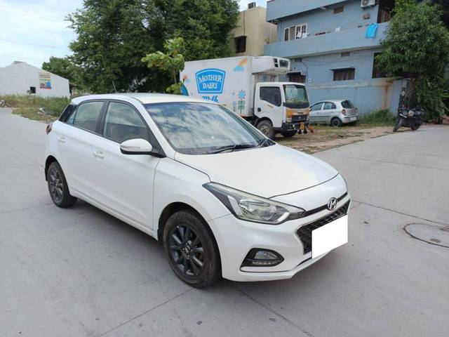 https://images10.gaadi.com/usedcar_image/4624387/original/processed_2b99213a70f5793eb11aa4aaae25953c.jpg?imwidth=6400