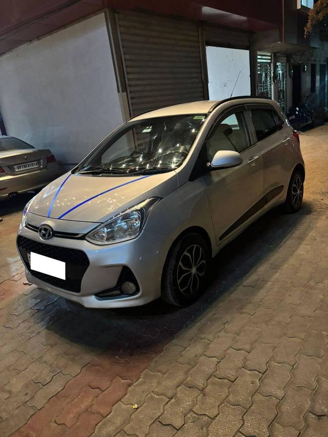 https://images10.gaadi.com/usedcar_image/4624390/original/processed_1fc814bd-b19b-4175-b6e3-2a35b82488d2.jpg?imwidth=6402