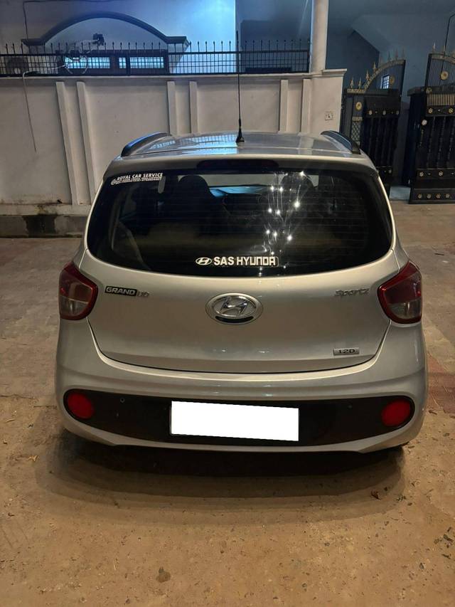 https://images10.gaadi.com/usedcar_image/4624390/original/processed_81600677-6cf1-4229-8a34-7267e57918d0.jpg?imwidth=6401