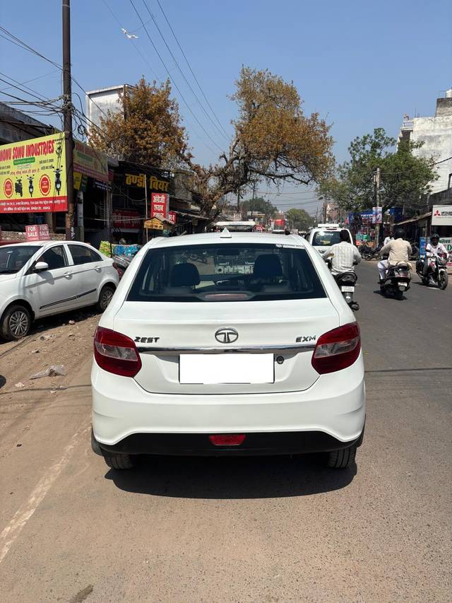 https://images10.gaadi.com/usedcar_image/4624393/original/processed_8aca573b-c4c1-46e4-96d4-adca8228a7e3.jpg?imwidth=6400