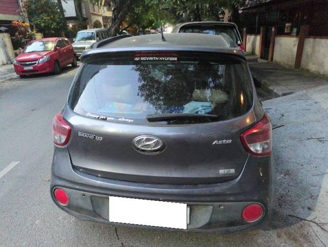 https://images10.gaadi.com/usedcar_image/4624399/original/processed_5fde05bb-6276-4d11-a2f6-a23c59a0f692.jpg?imwidth=6402