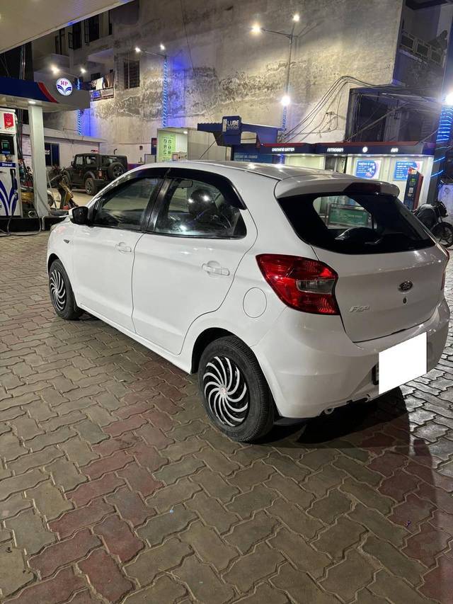 https://images10.gaadi.com/usedcar_image/4624400/original/processed_935f9ce6-a0f9-4fa5-a2f6-214ba319f353.jpg?imwidth=6402