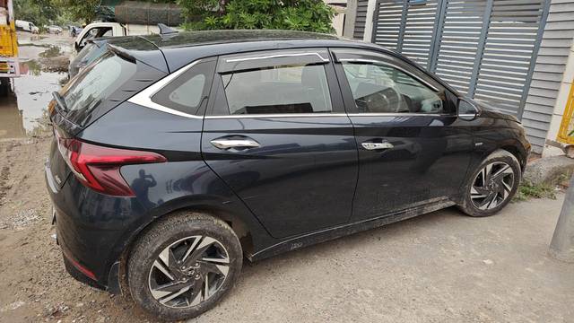 https://images10.gaadi.com/usedcar_image/4624425/original/d5564789-c3da-4c6c-b358-a8b06a14428d.jpg?imwidth=6400
