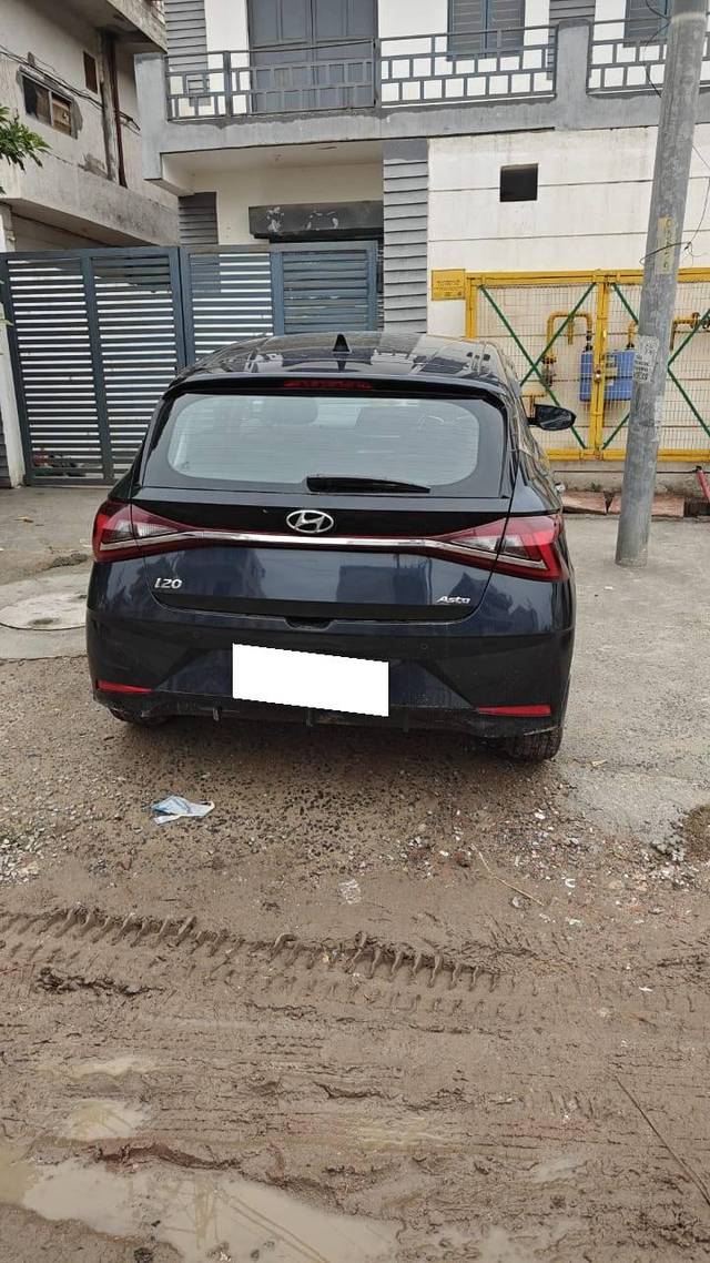 https://images10.gaadi.com/usedcar_image/4624425/original/processed_a5359bc2-3f68-45b2-83dc-925d6627254d.jpg?imwidth=6401