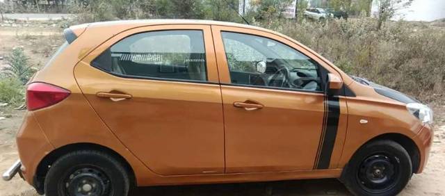 https://images10.gaadi.com/usedcar_image/4624437/original/ce3e4fc2-47a3-4e3e-a335-4356d5c1a99e.jpg?imwidth=6400