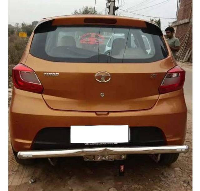 https://images10.gaadi.com/usedcar_image/4624437/original/processed_ef9870d9-5e18-43a9-ad2a-8f66c23456fe.jpg?imwidth=6401