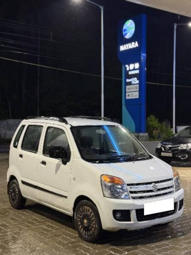 https://images10.gaadi.com/usedcar_image/4624467/original/processed_01f2bb71-6956-47a0-8a0a-f72cfd204029.jpeg?imwidth=6400
