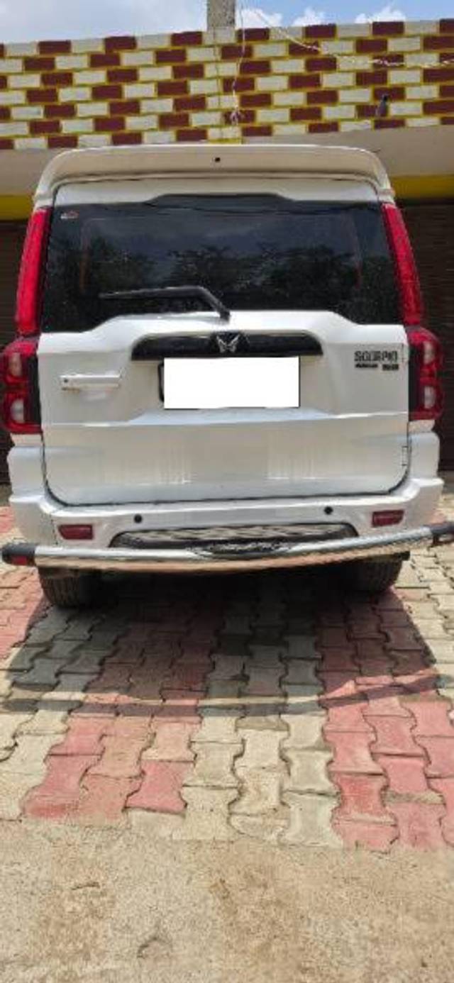 https://images10.gaadi.com/usedcar_image/4624481/original/processed_3913f51c-4bea-476b-bed1-f4ac14bfbd63.jpg?imwidth=6401