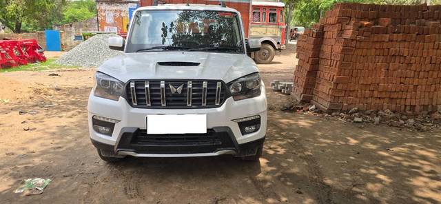 https://images10.gaadi.com/usedcar_image/4624481/original/processed_91db1a66-b1d1-47b5-945b-3133e76e1295.jpg?imwidth=6402