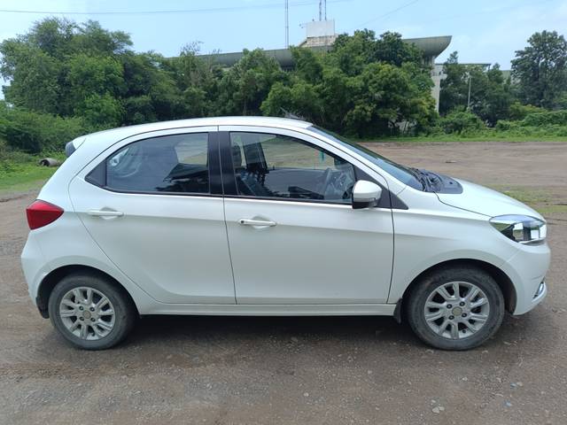 https://images10.gaadi.com/usedcar_image/4624482/original/ca5972f06138f4dbcd68519ea57ee4ba.jpg?imwidth=6401
