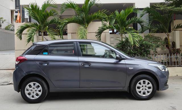 https://images10.gaadi.com/usedcar_image/4624508/original/processed_30eb015012d69b615b9d33bb1530bea5.jpg?imwidth=6401