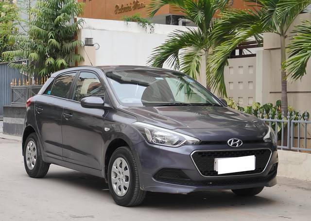 https://images10.gaadi.com/usedcar_image/4624508/original/processed_95970b060907784b8953215a5d7da6b5.jpg?imwidth=6400
