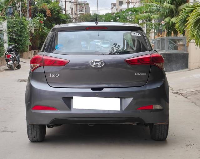 https://images10.gaadi.com/usedcar_image/4624508/original/processed_ee28dfff1abeffef00dbf3ad904a52ca.jpg?imwidth=6402