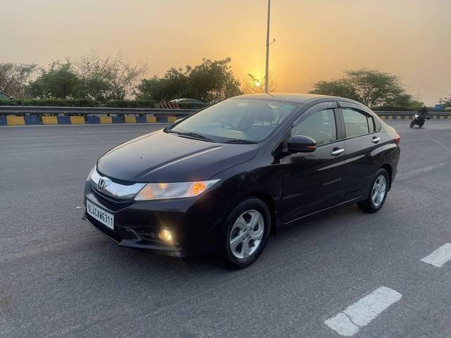 https://images10.gaadi.com/usedcar_image/4624529/original/processed_5c372f9acf3beefd281ec6cb1eb1b154.jpg?imwidth=6402