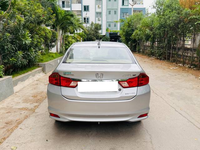 https://images10.gaadi.com/usedcar_image/4624578/original/processed_98bbb937261cc7524ef603648a2f111a.jpg?imwidth=6401