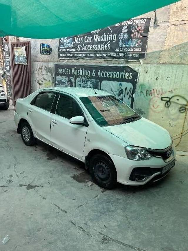 https://images10.gaadi.com/usedcar_image/4624590/original/processed_734eec97-461f-4f2a-a5ec-995400e215a7.jpeg?imwidth=6402